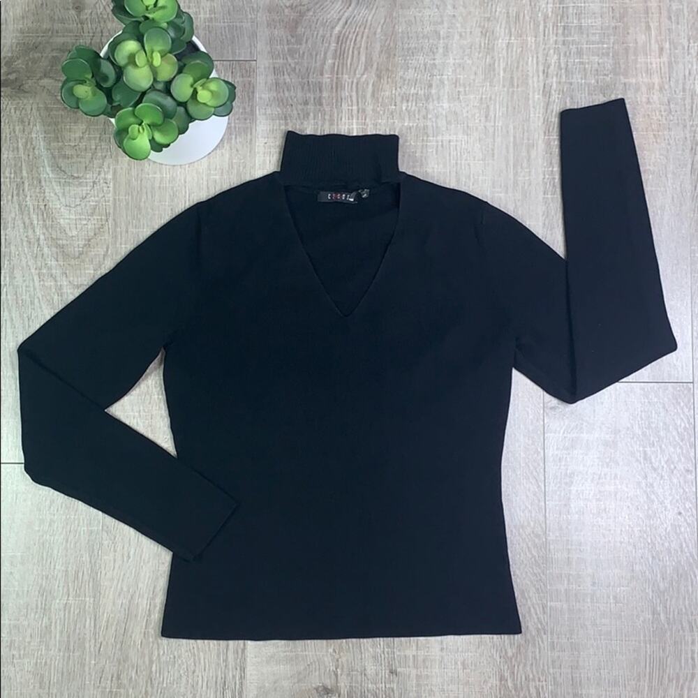 CYRUS Women's Black Ribbed Turtleneck Cut Out Long Sleeve Blouse